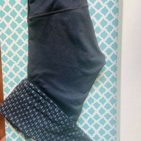Lululemon size 4 black grey - Picture 3 of 6